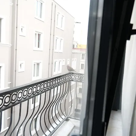Apartahotel Yellow Mansion *