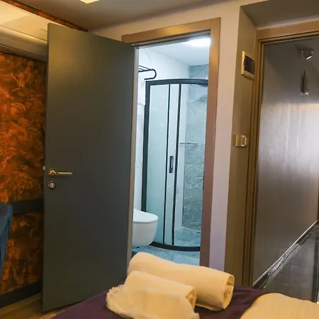 Yellow Mansion Aparthotel 4*