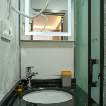 Aparthotel Yellow Mansion 4*