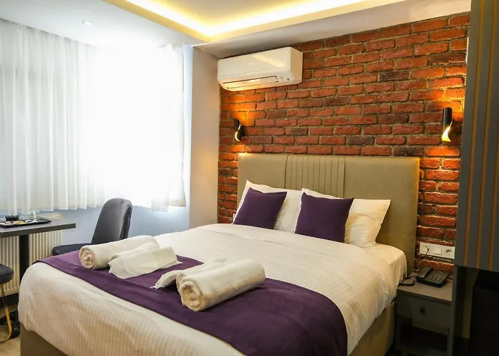 Yellow Mansion Aparthotel