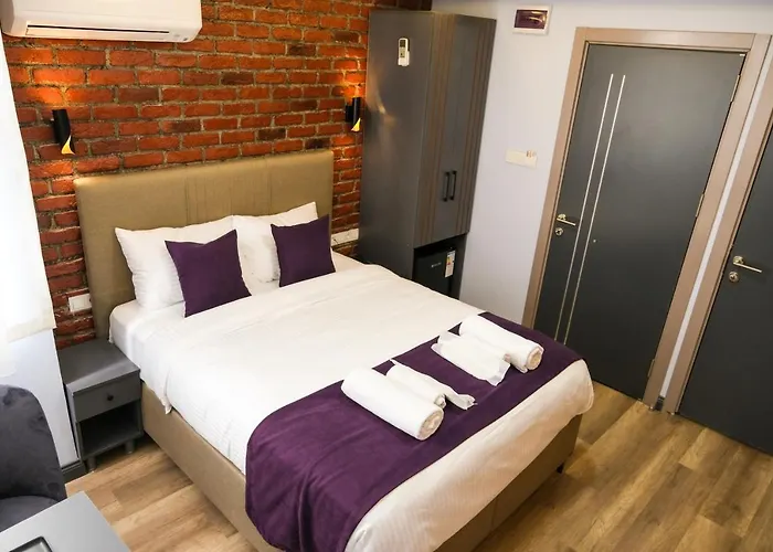 Yellow Mansion Aparthotel 4*