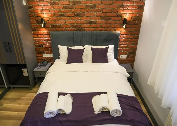 Yellow Mansion Aparthotel 4*