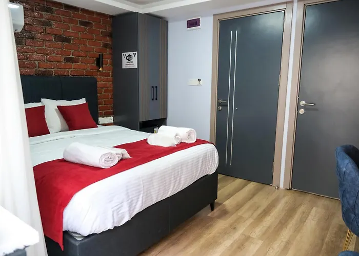 Yellow Mansion Aparthotel