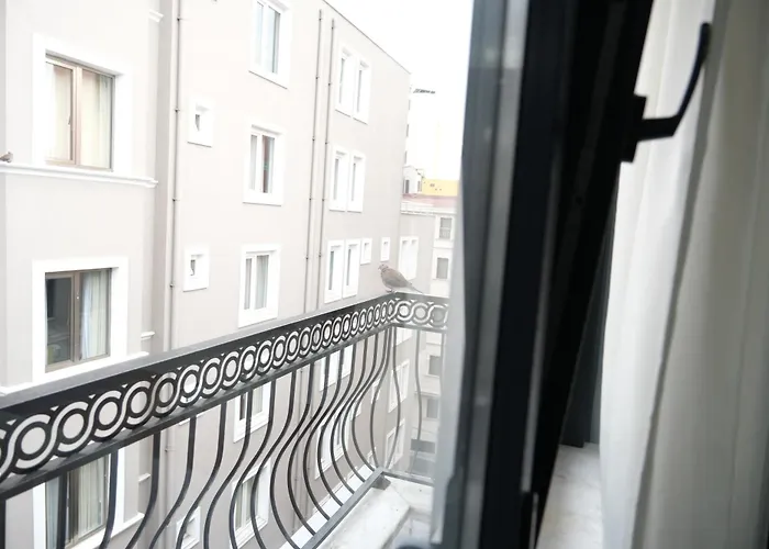 Aparthotel Yellow Mansion 4*