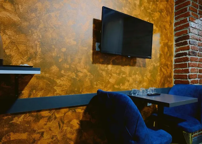 Yellow Mansion Aparthotel 4*