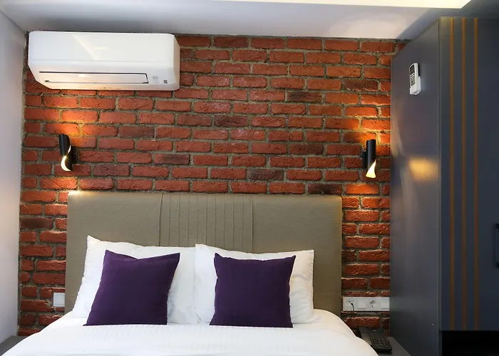 Yellow Mansion Aparthotel 4*