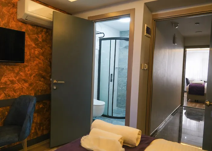 Yellow Mansion Aparthotel 4*