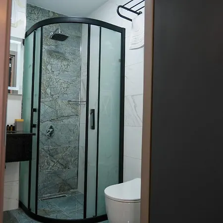 Yellow Mansion Aparthotel