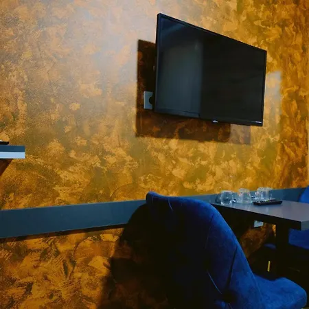 Yellow Mansion Aparthotel 4*